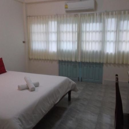 Albatross Guesthouse @ Thungwualaen Beach Pathiu Eksteriør bilde
