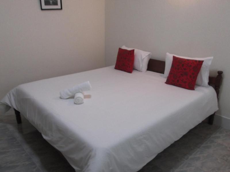 Albatross Guesthouse @ Thungwualaen Beach Pathiu Eksteriør bilde
