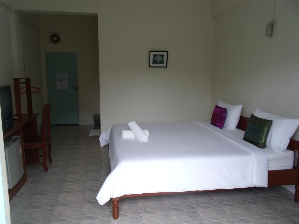 Albatross Guesthouse @ Thungwualaen Beach Pathiu Eksteriør bilde