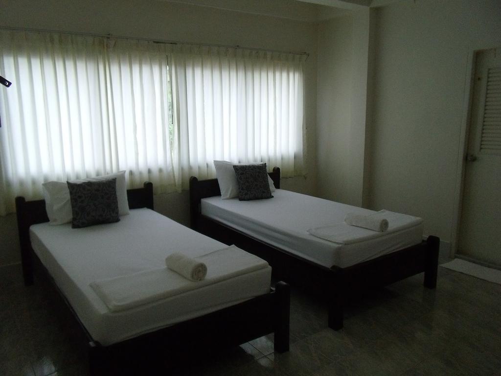 Albatross Guesthouse @ Thungwualaen Beach Pathiu Eksteriør bilde