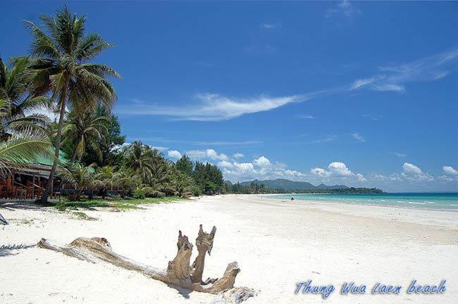 Albatross Guesthouse @ Thungwualaen Beach Pathiu Eksteriør bilde