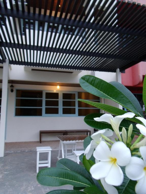 Albatross Guesthouse @ Thungwualaen Beach Pathiu Eksteriør bilde