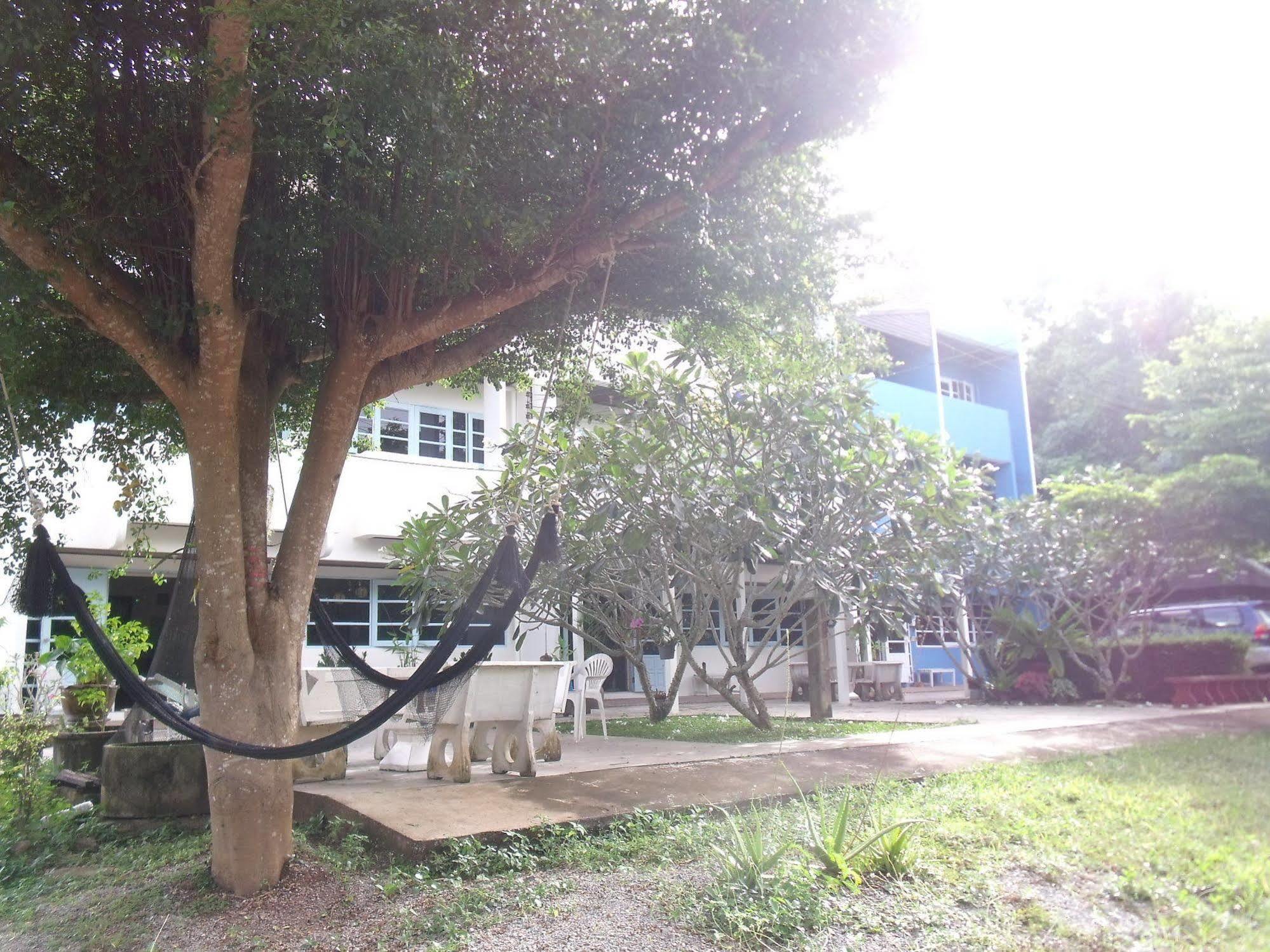 Albatross Guesthouse @ Thungwualaen Beach Pathiu Eksteriør bilde