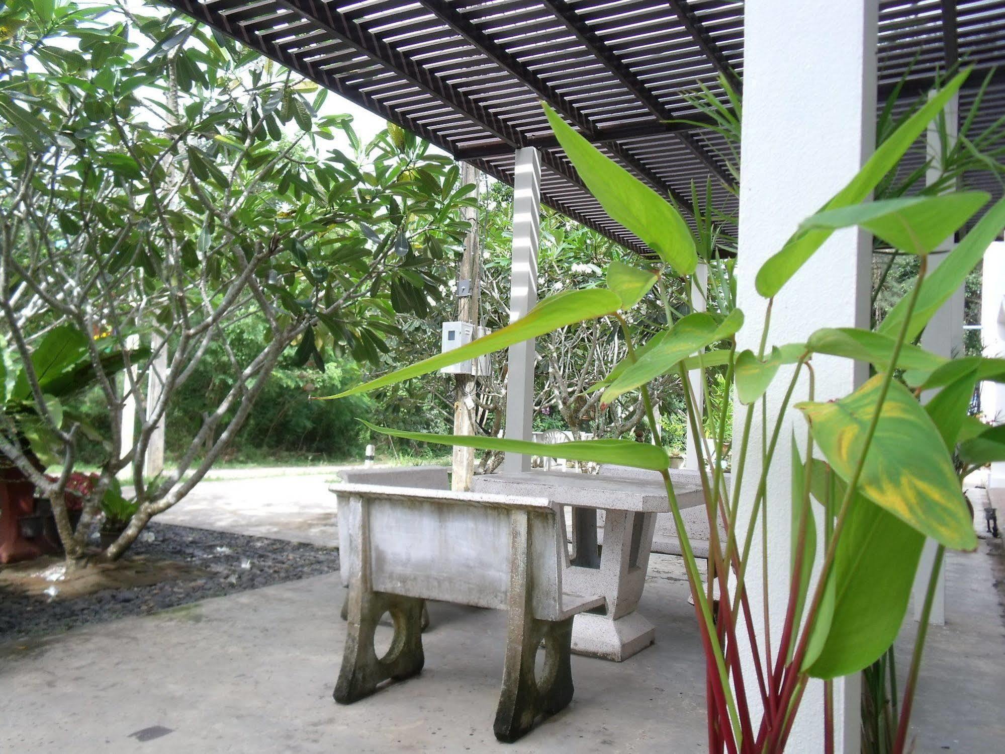 Albatross Guesthouse @ Thungwualaen Beach Pathiu Eksteriør bilde